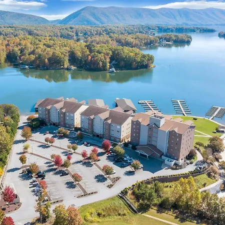 Smith Mountain Lake Retreat With Resort Amenities!